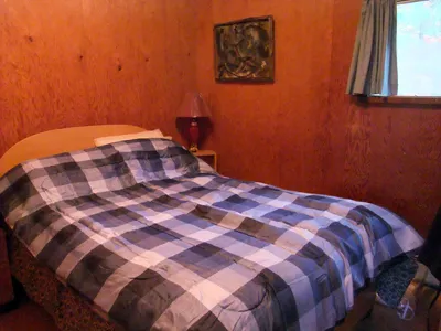 Ginger's Cabin bedroom
